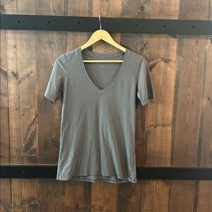 Lululemon V Neck Short Sleeve Casual Tee Women’s Size 8